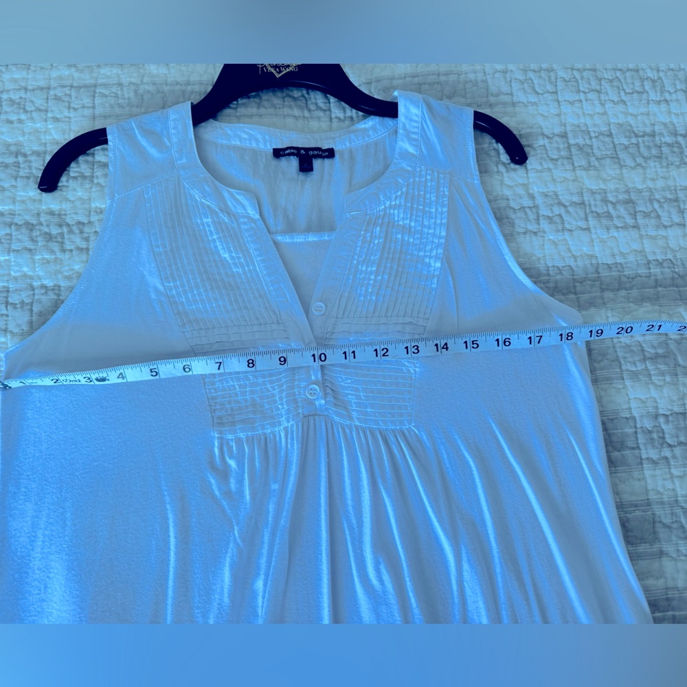 White Sleeveless Top, M🦋 - Picture 4 of 6